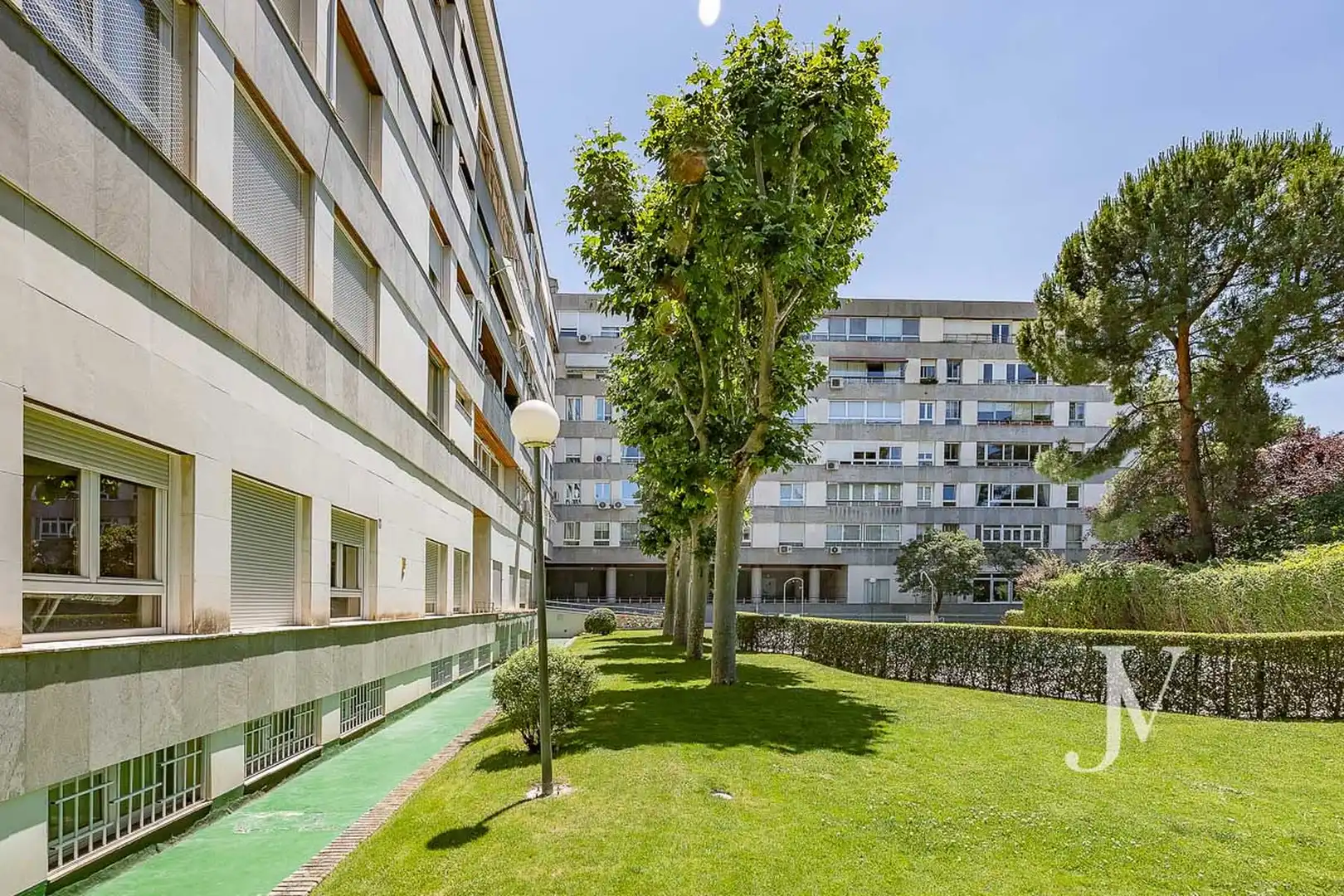 Vista exterior de Piso en venta en Madrid con Terraza, Trastero y Piscina comunitaria