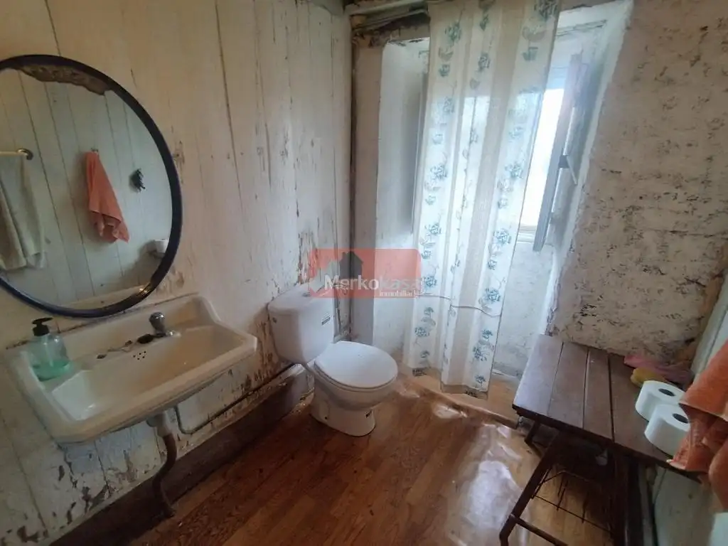 Baño de Casa o chalet en venta en Sarria con Calefacción y Jardín privado