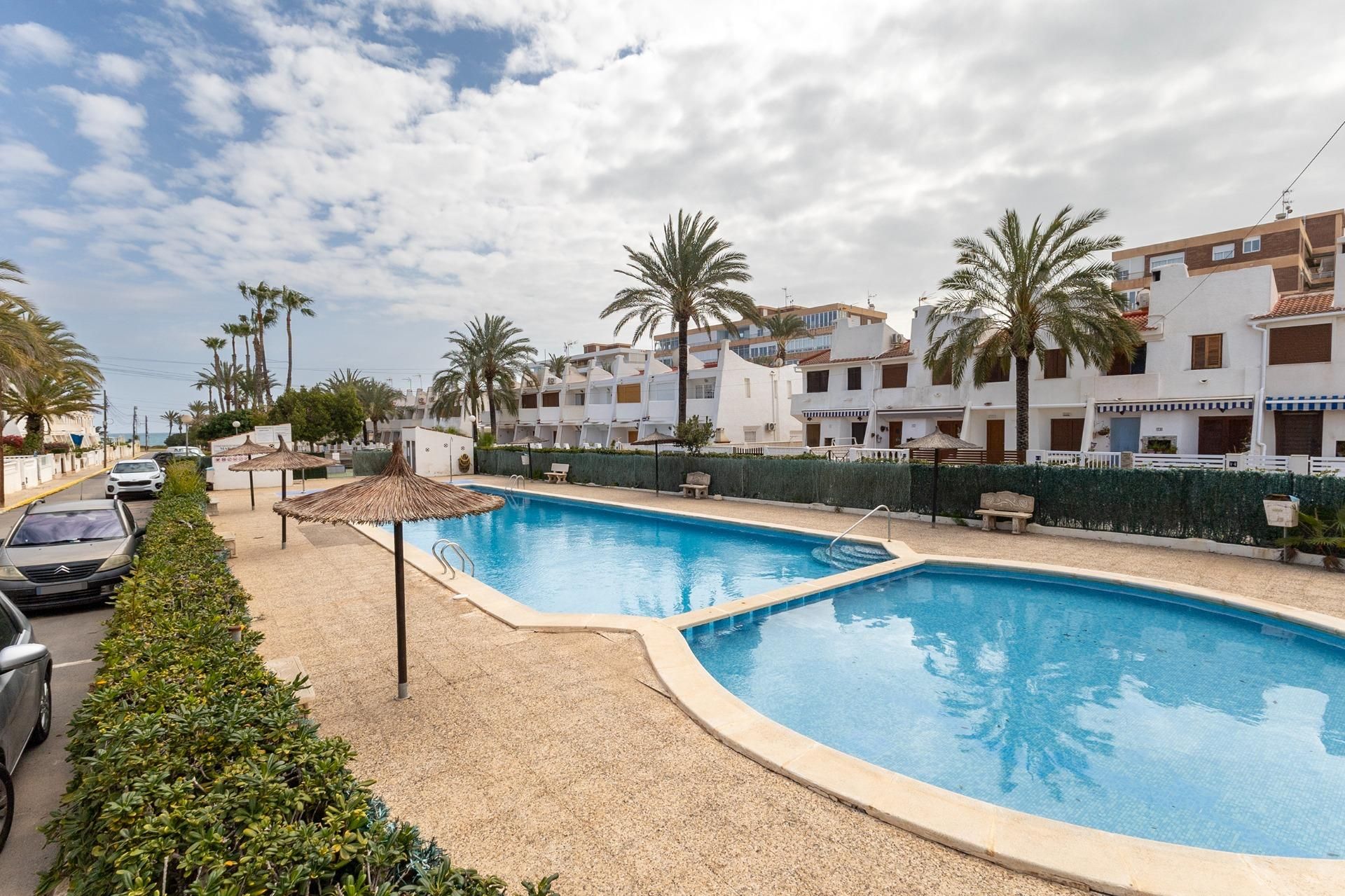 Vista exterior de Apartament en venda en Torrevieja amb Terrassa, Balcó i Piscina comunitària