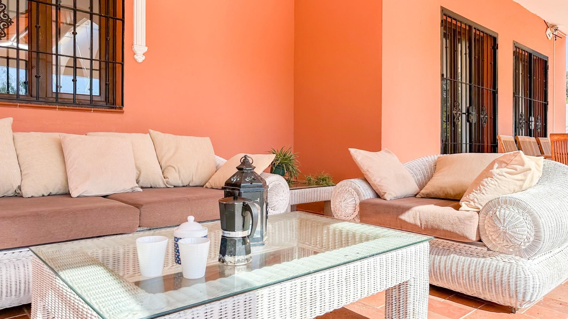 Sala d'estar de Casa o xalet en venda en Almogía amb Aire condicionat, Calefacció i Jardí privat