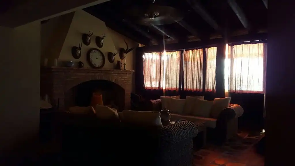 Sala de estar de Finca rústica en venta en Aracena con Aire acondicionado, Jardín privado y Parquet