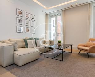 Living room of Flat to rent in  Madrid Capital  with Air Conditioner, Heating and Private garden