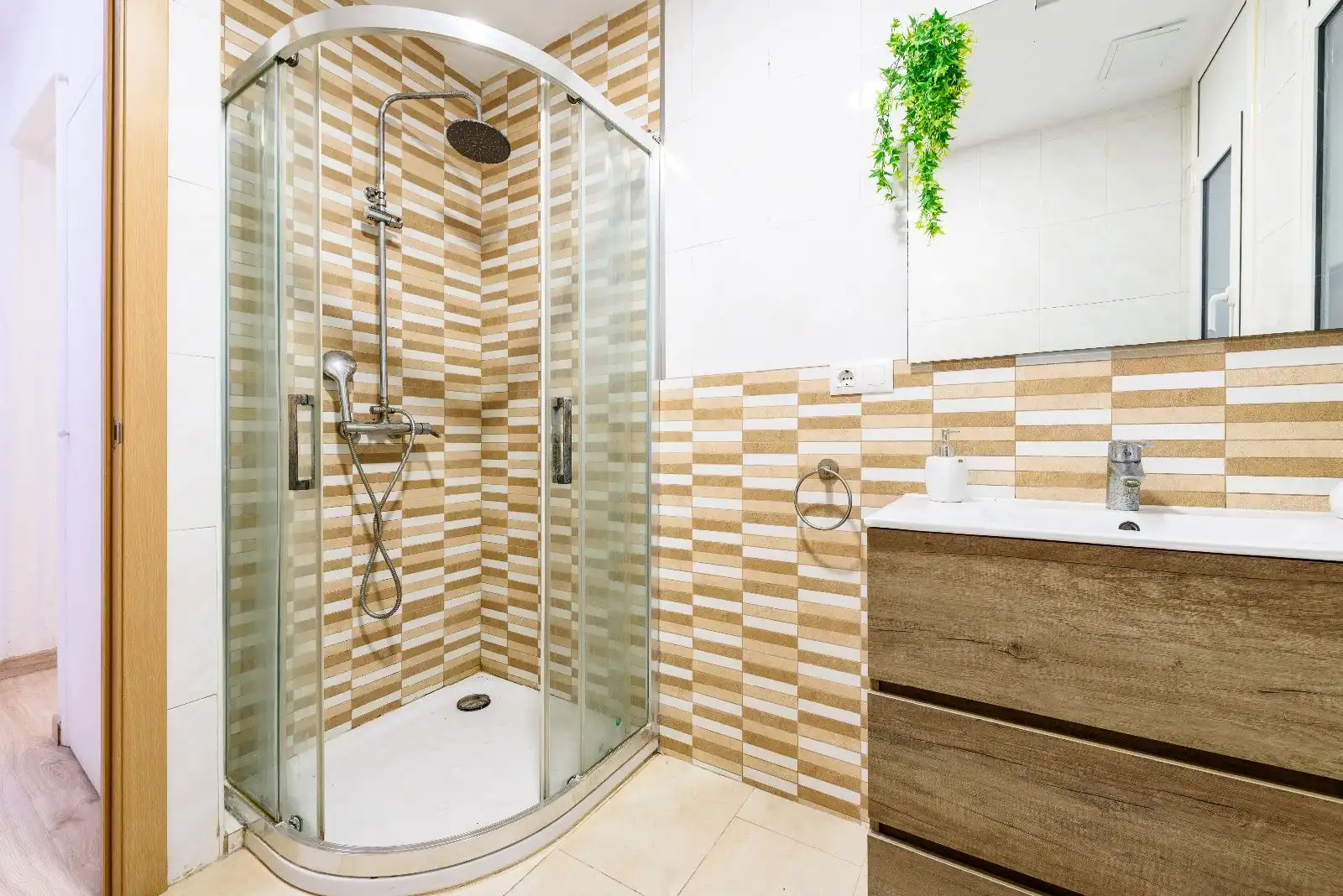 Baño de Piso en venta en Tarragona con Calefacción y Trastero