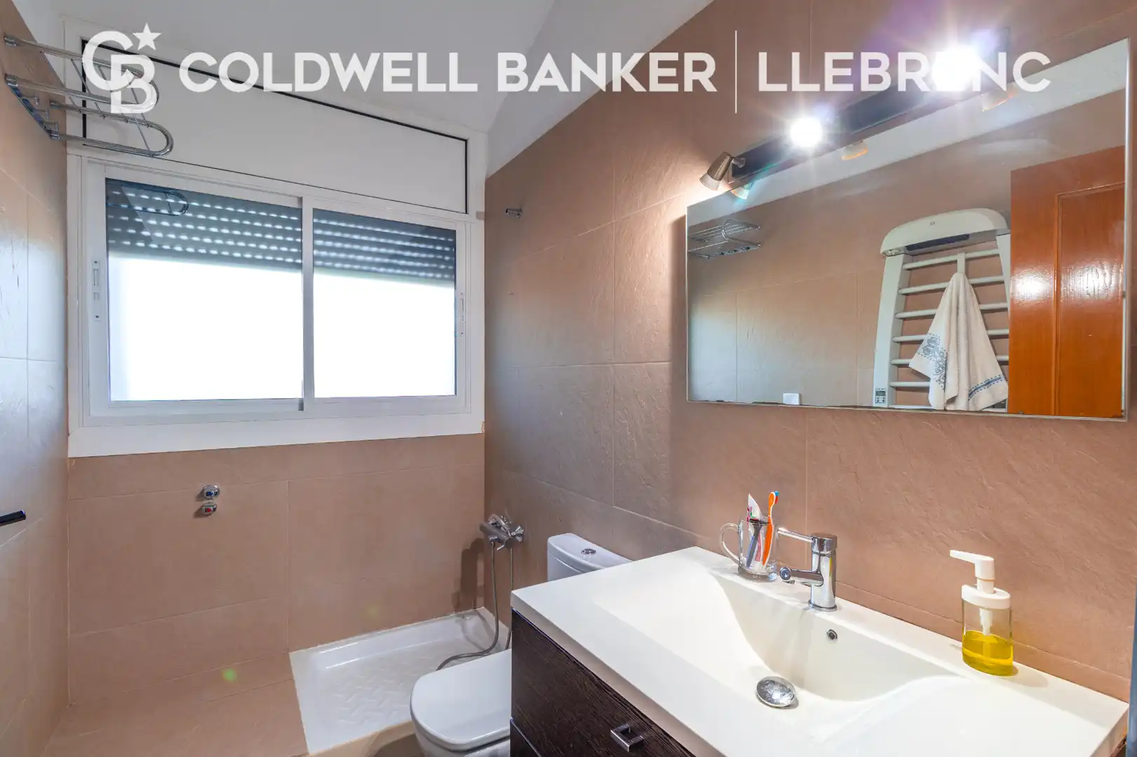 Bathroom of Houses for sale in Sant Cugat del Vallès  with Air Conditioner, Heating and Private garden