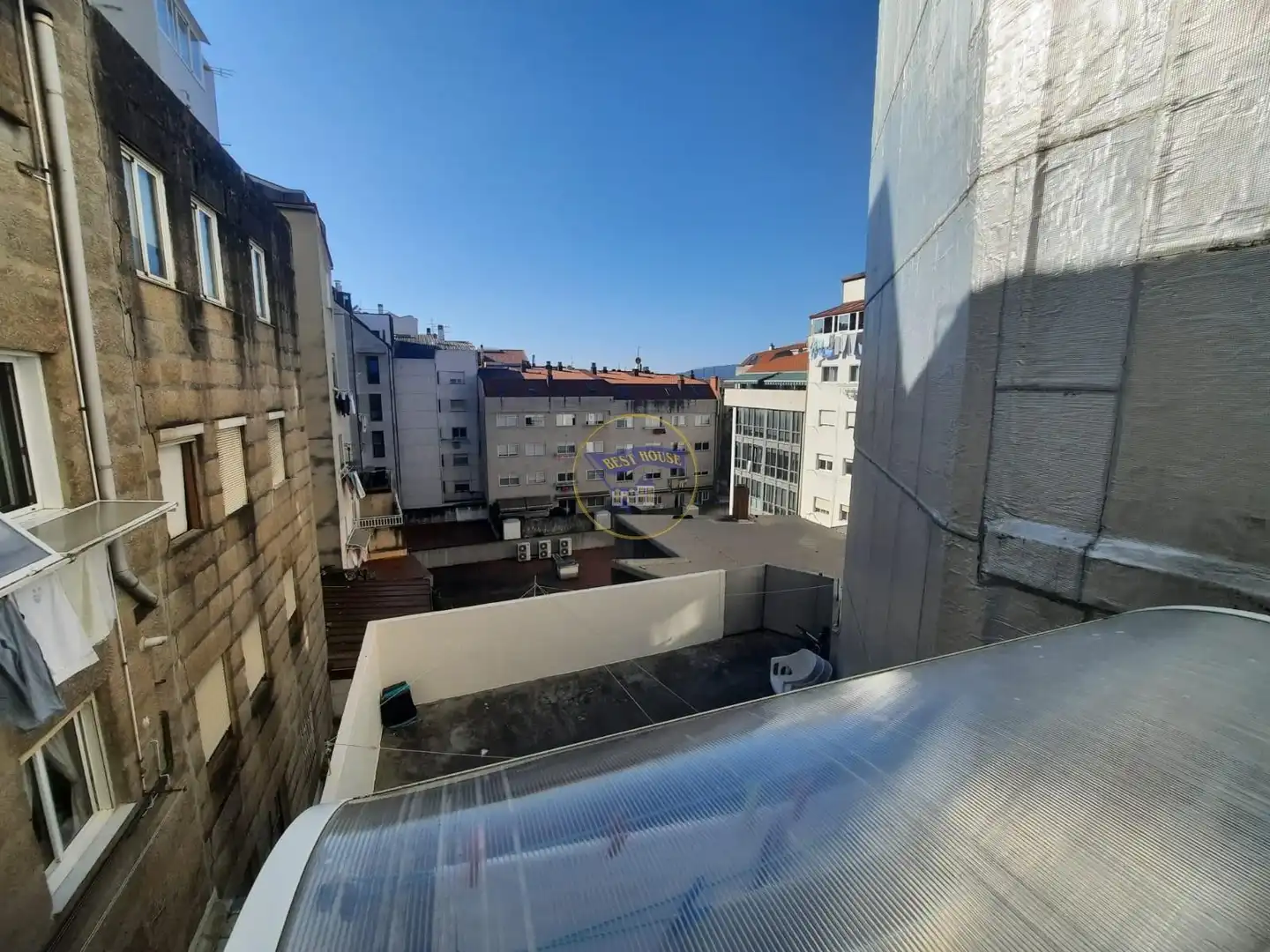 Vista exterior de Piso en venta en Vigo  con Calefacción y Amueblado
