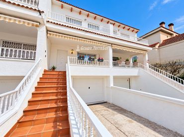 Reihenhaus mit Pool zum Verkauf in Espanya
