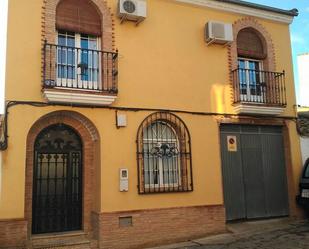 Vista exterior de Casa o xalet en venda en Torreperogil amb Aire condicionat i Traster