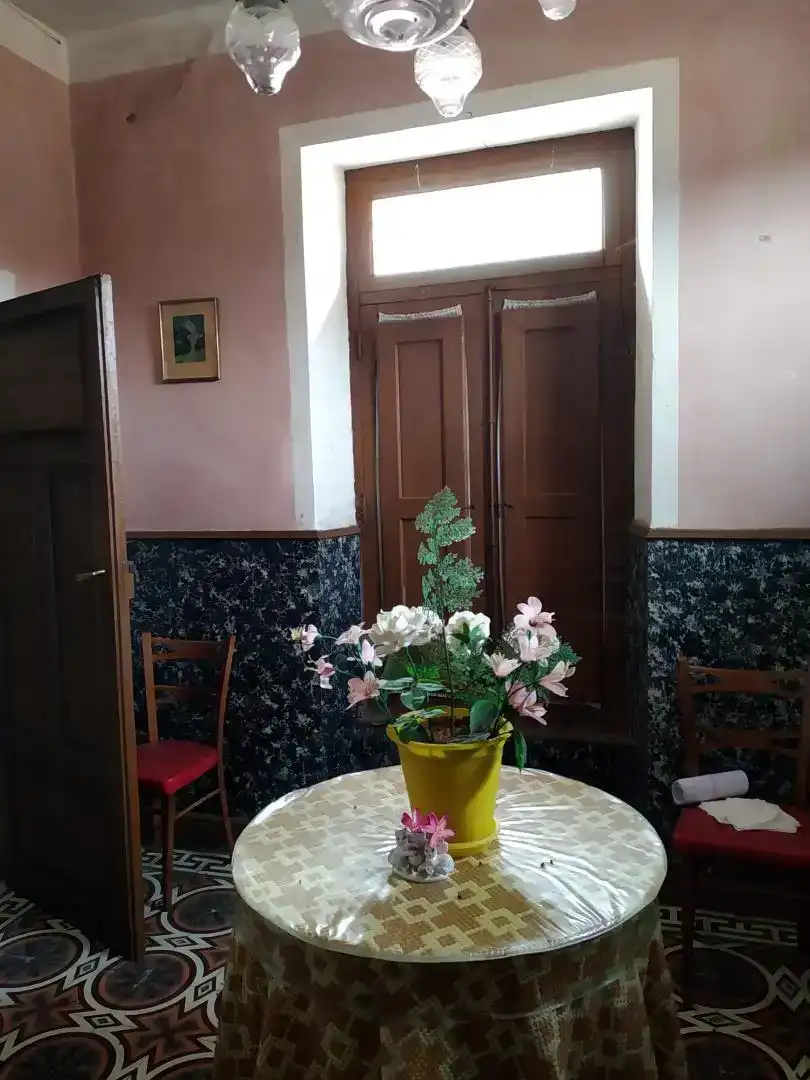 Casa adosada en venda en Cármenes amb Balcó