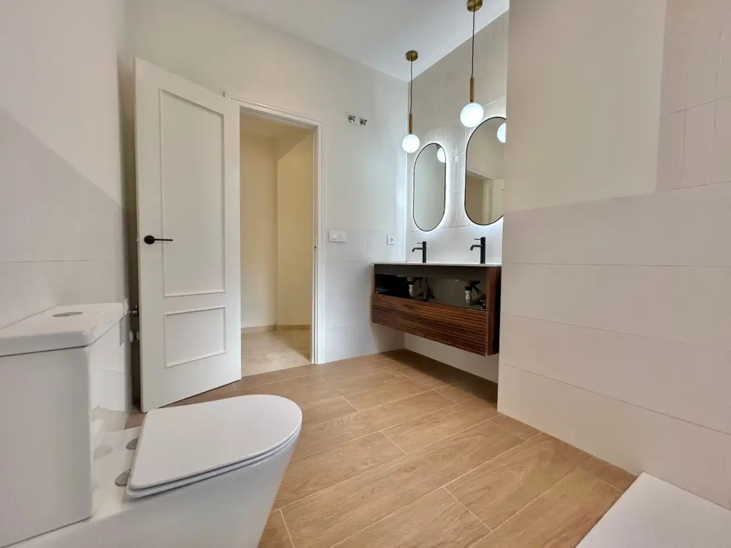 Bathroom of Apartments for sale in Málaga  with Air Conditioner, Heating and Furnished