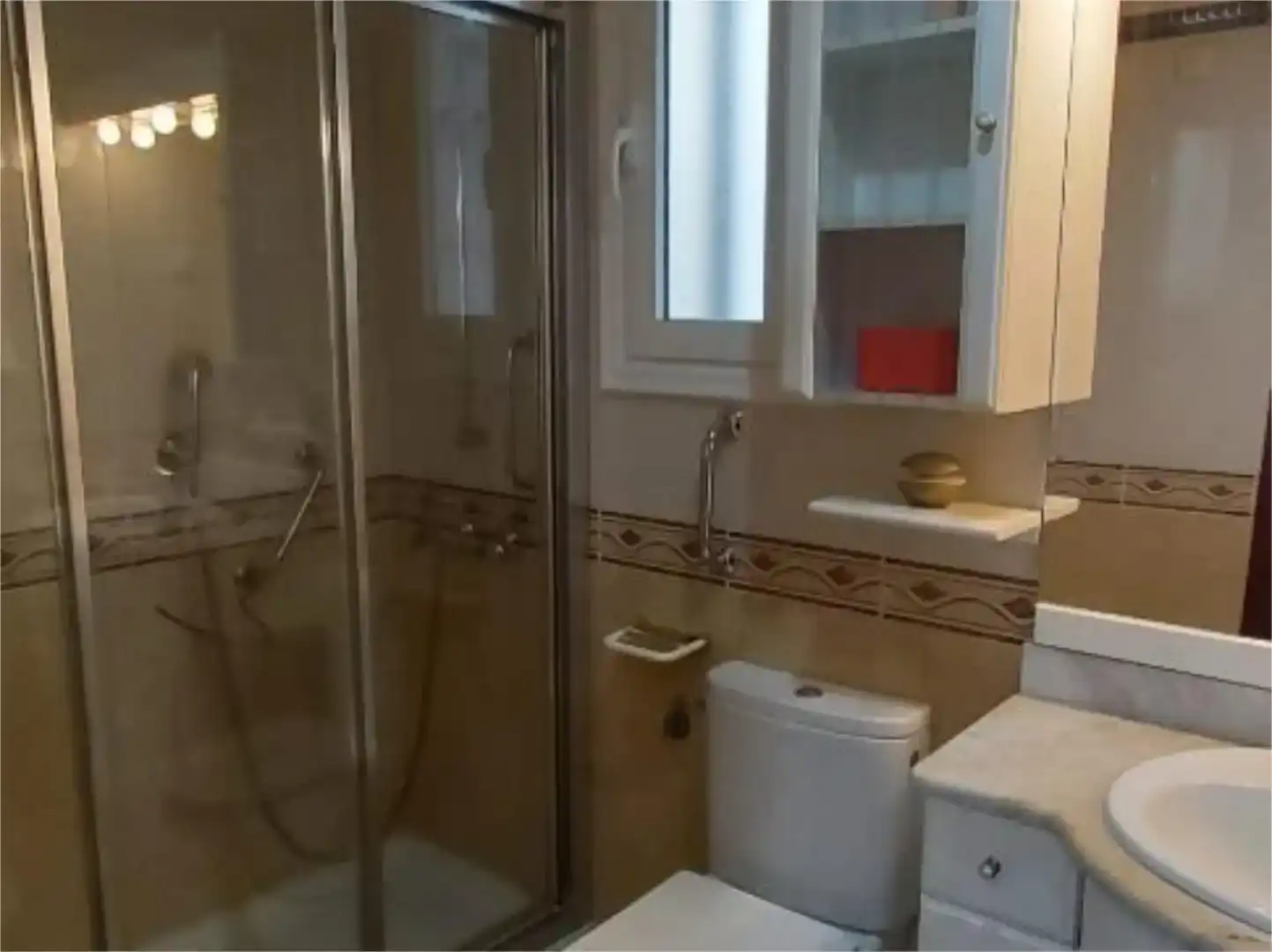 Bany de Pis en venda en Bilbao  amb Balcó