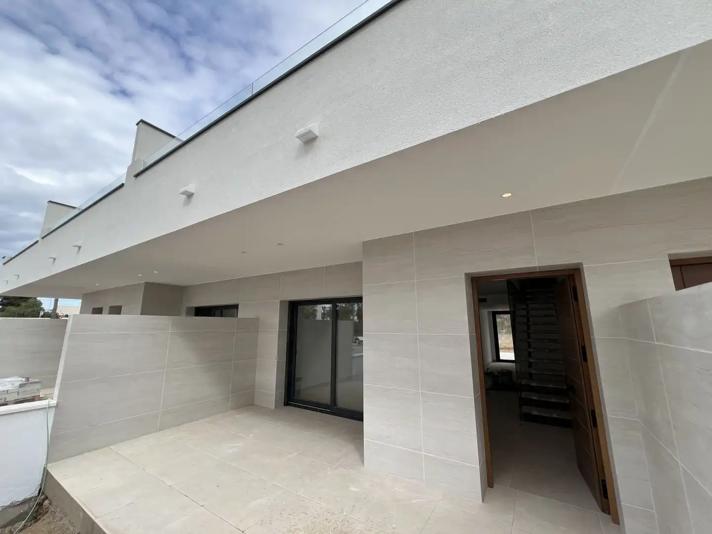 Außenansicht von Einfamilien-Reihenhaus zum Verkauf in Altafulla mit Klimaanlage, Heizung und Terrasse