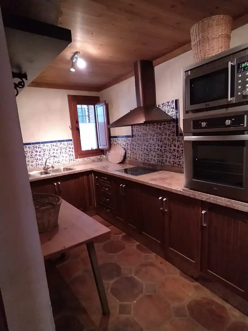 Cuina de Casa o xalet en venda en Guadix amb Terrassa, Moblat i Balcó