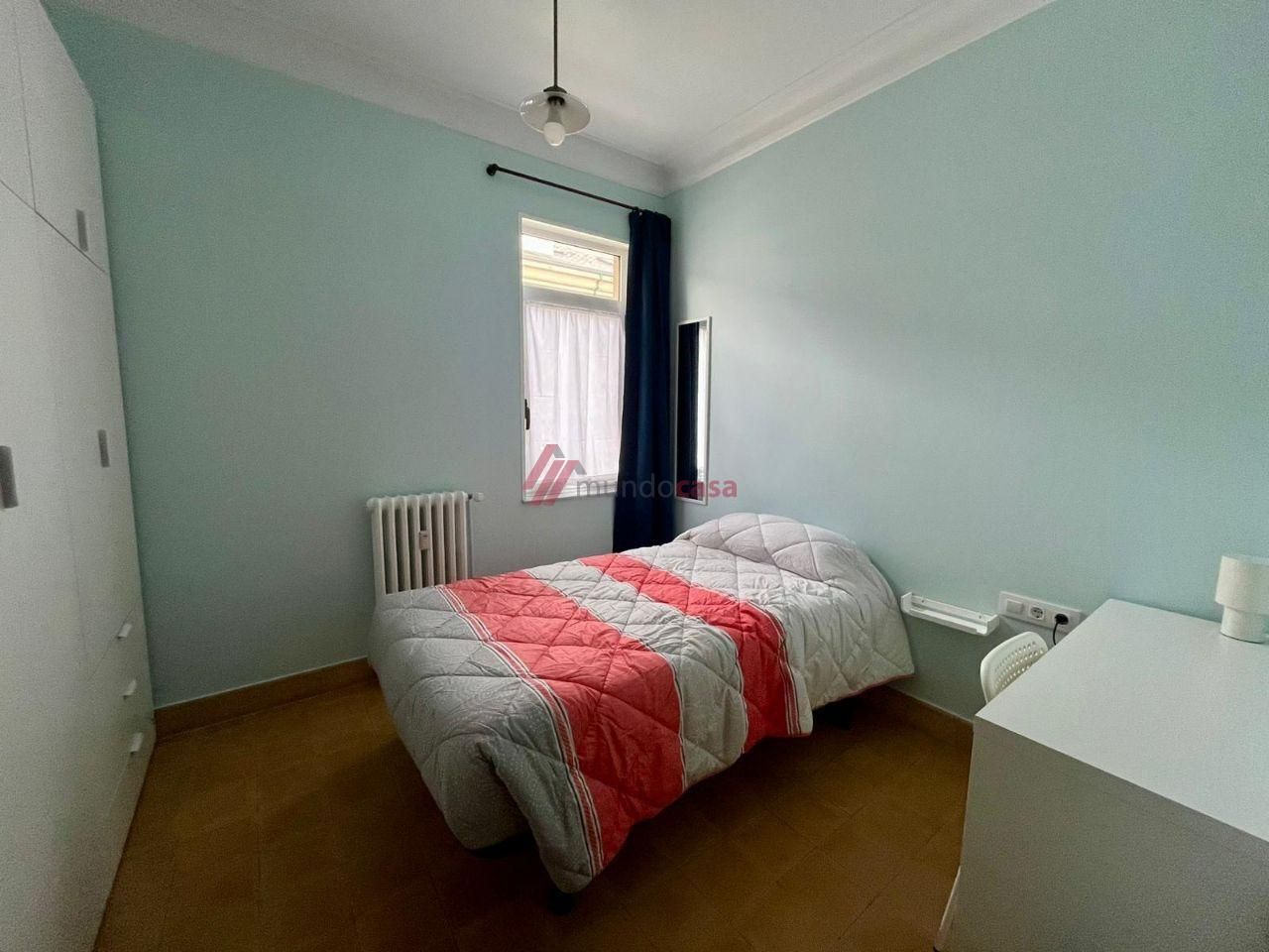 Bedroom of Flat to share in Ferrol  with Heating, Parquet flooring and Furnished