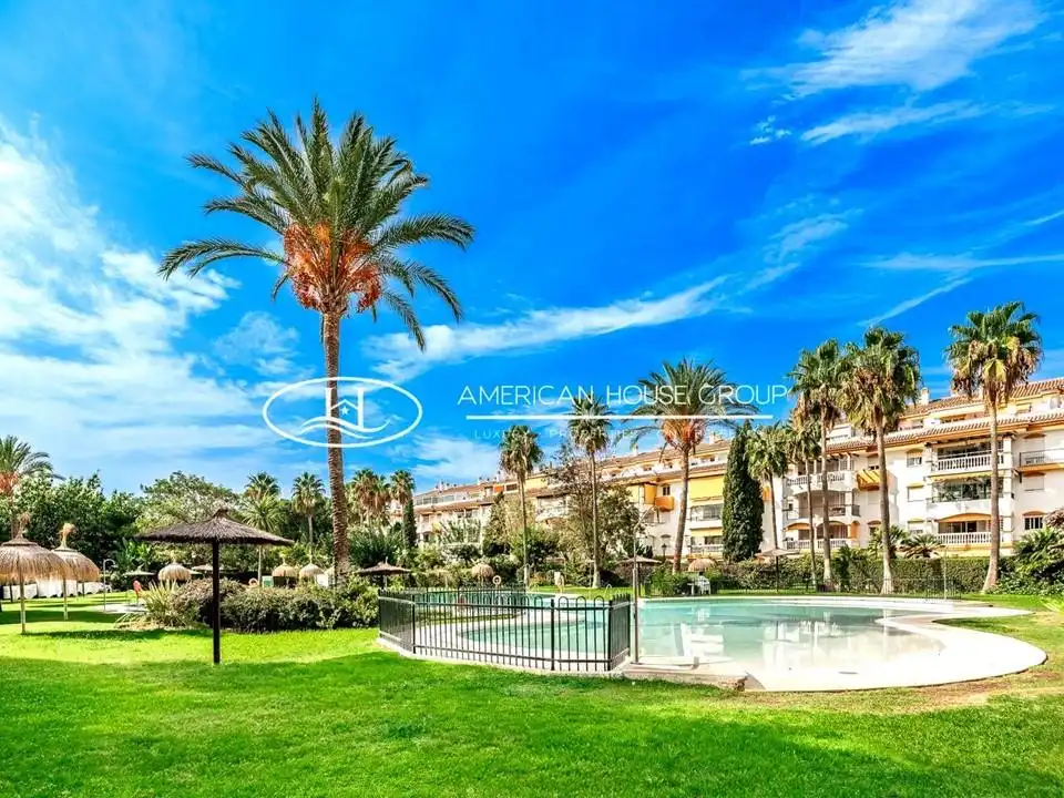 Home with pool for sale in Nueva Andalucía