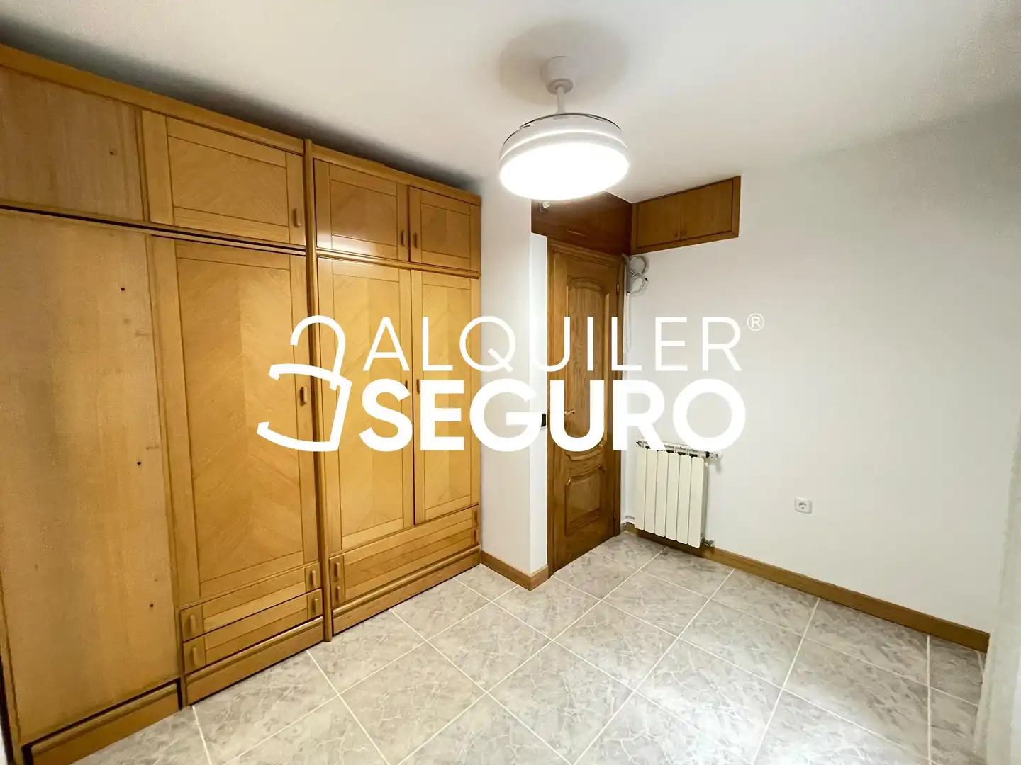 Dormitori de Pis de lloguer en Madrid amb Aire condicionat, Calefacció i Terrassa