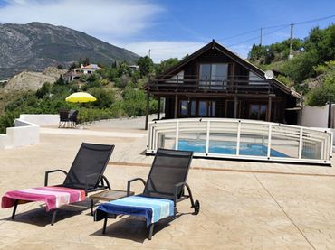 Casa rústica amb piscina en venda a Camino Jete 1