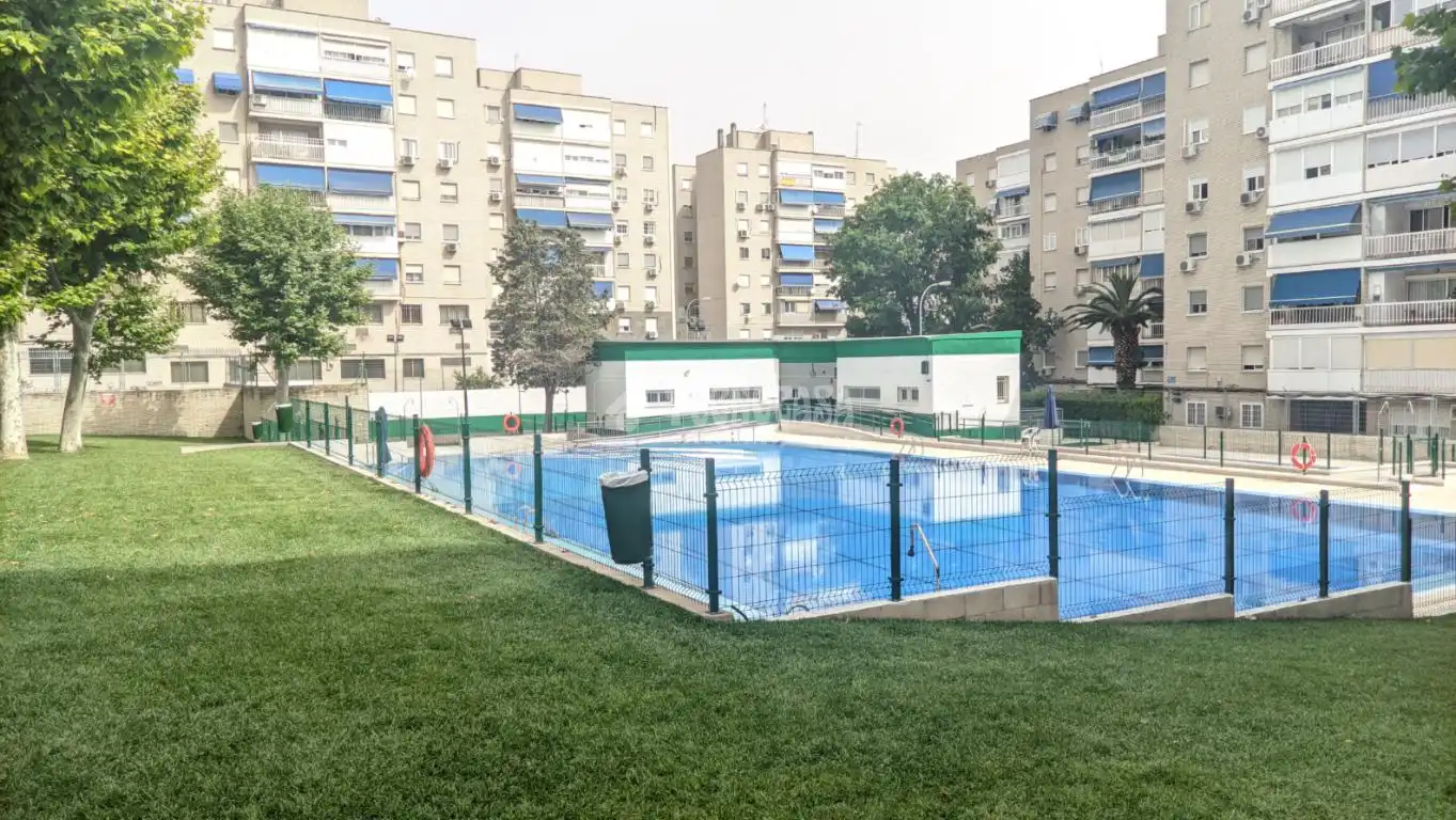 Piscina de Piso en venta en Fuenlabrada con Aire acondicionado y Calefacción