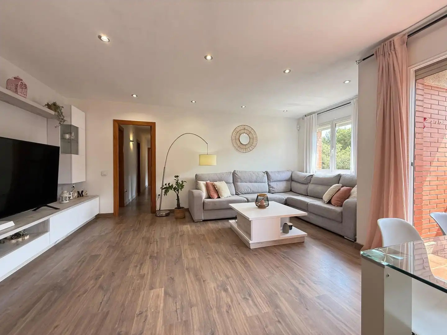 Sala de estar de Piso en venta en Ripollet con Aire acondicionado, Calefacción y Amueblado