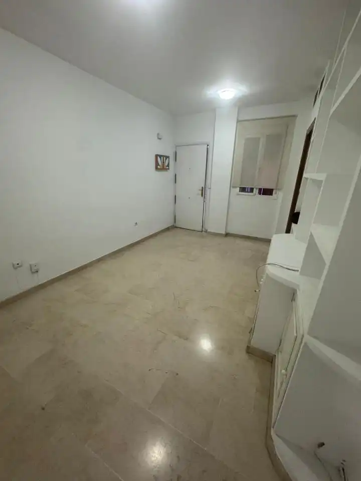 Ground floor with pool to rent in Casco Antiguo, imagen 17