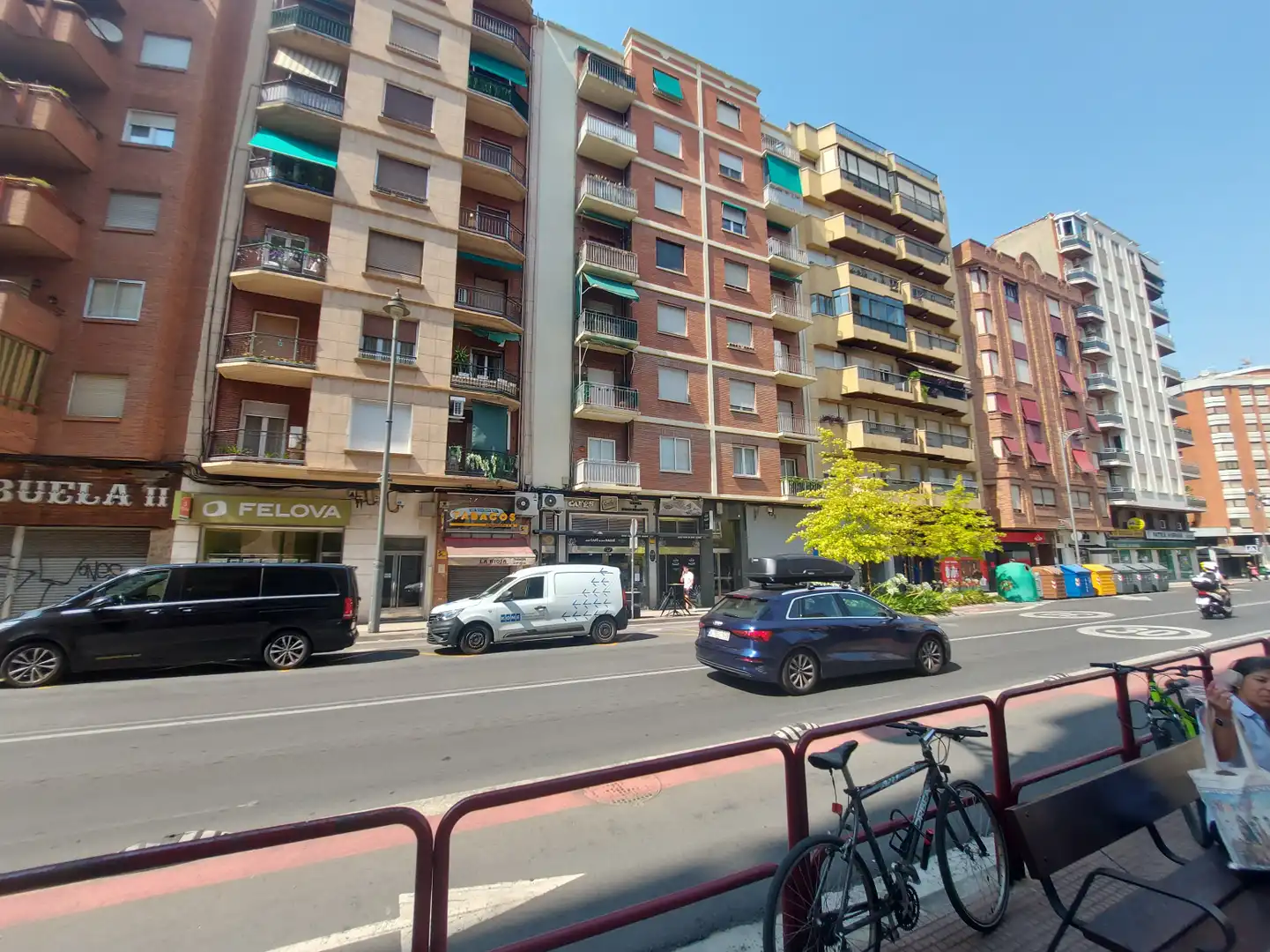 Vista exterior de Pis en venda en  Logroño amb Calefacció, Terrassa i Balcó