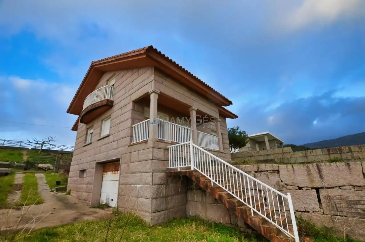 Vista exterior de Casa o chalet en venta en Oia con Calefacción, Jardín privado y Terraza