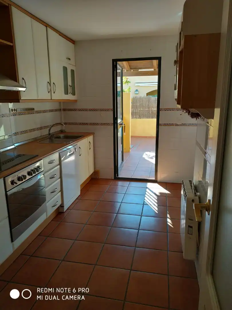 Cuina de Casa adosada en venda en El Puerto de Santa María amb Aire condicionat, Calefacció i Terrassa