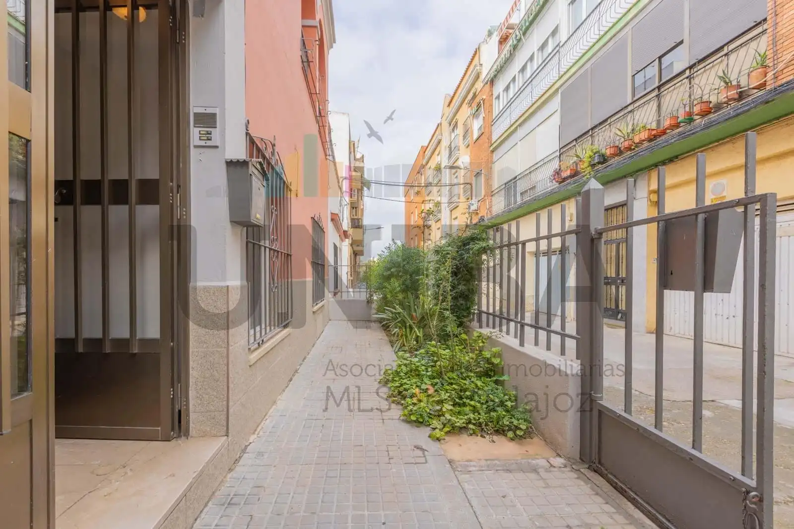 Vista exterior de Pis en venda en Badajoz amb Terrassa i Balcó