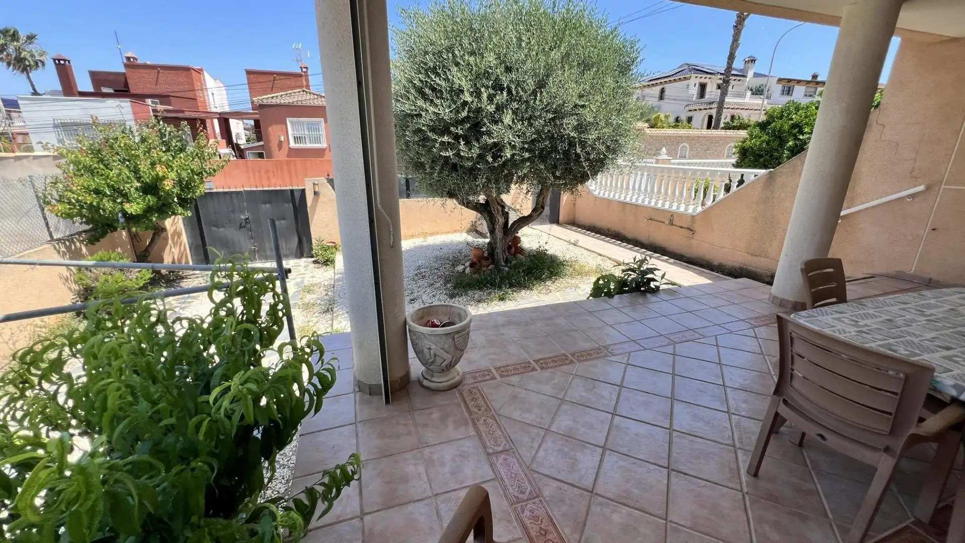 Terrassa de Casa adosada en venda en Torrevieja amb Calefacció, Jardí privat i Moblat