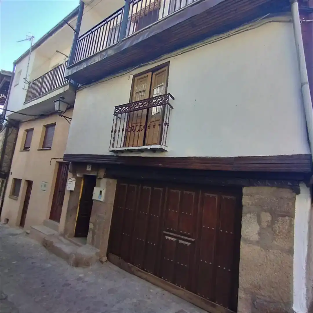 Vista exterior de Casa adosada en venda en Cepeda amb Forn, Rentadora i Balcó
