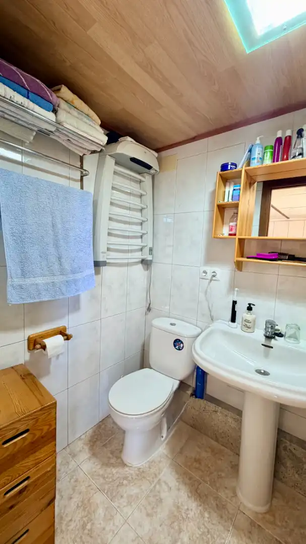 Baño de Casa adosada en venta en Palau-saverdera con Aire acondicionado, Calefacción y Jardín privado