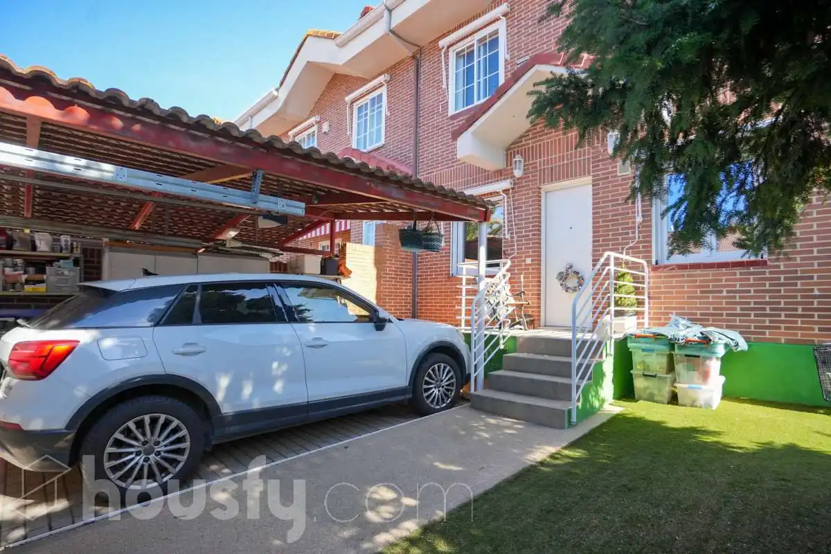 Vista exterior de Casa o chalet en venta en Rivas-Vaciamadrid con Aire acondicionado, Calefacción y Jardín privado