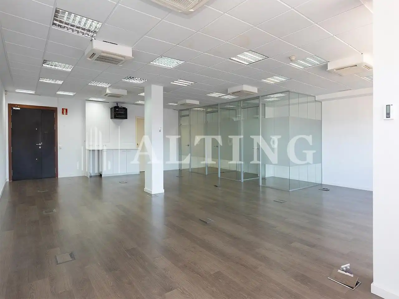 Office space with lift to rent in Gran Vía Corts Catalanes, imagen 2