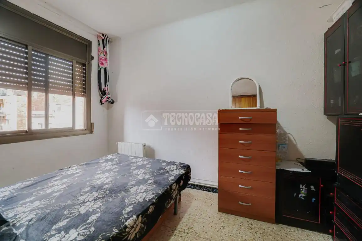 Dormitori de Pis en venda en Sant Boi de Llobregat amb Aire condicionat i Balcó