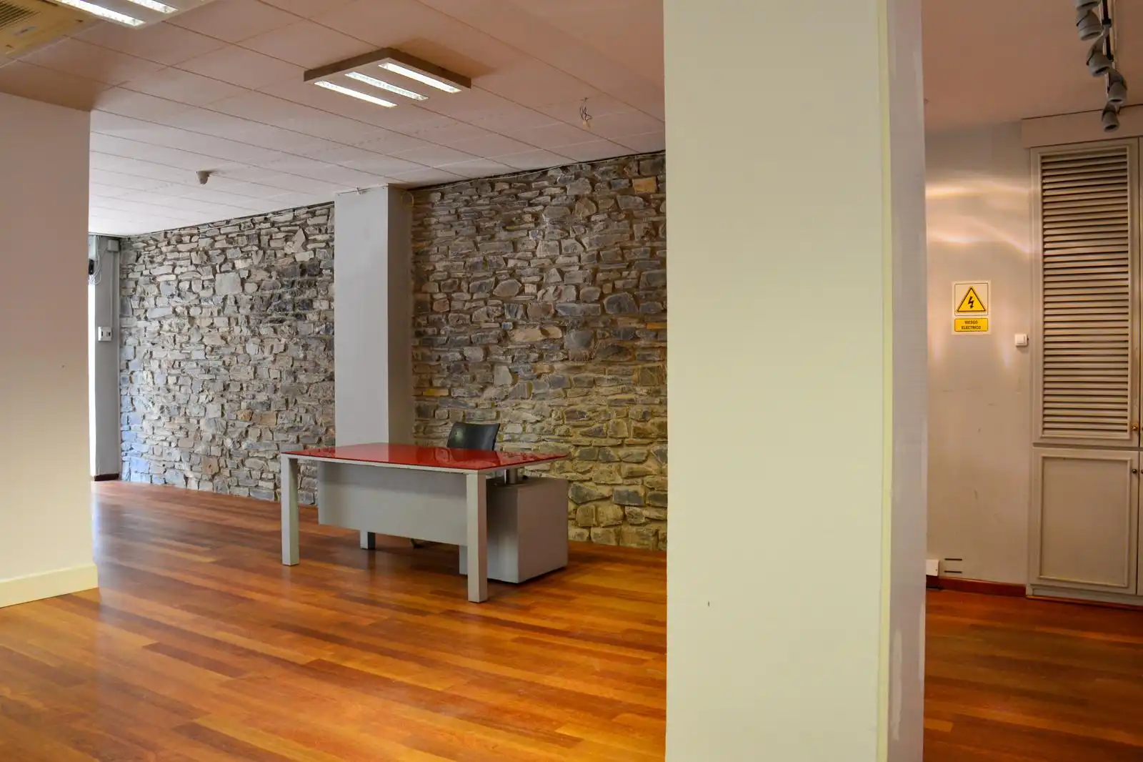 Business premises for sale in Carrer dels Caputxins 25, imagen 3