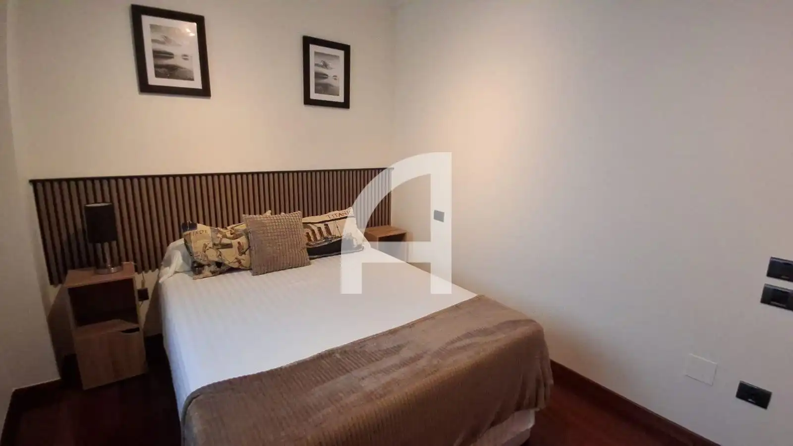 Wohnung zur Miete in R. de Rosalía de Castro, Centro - Areal