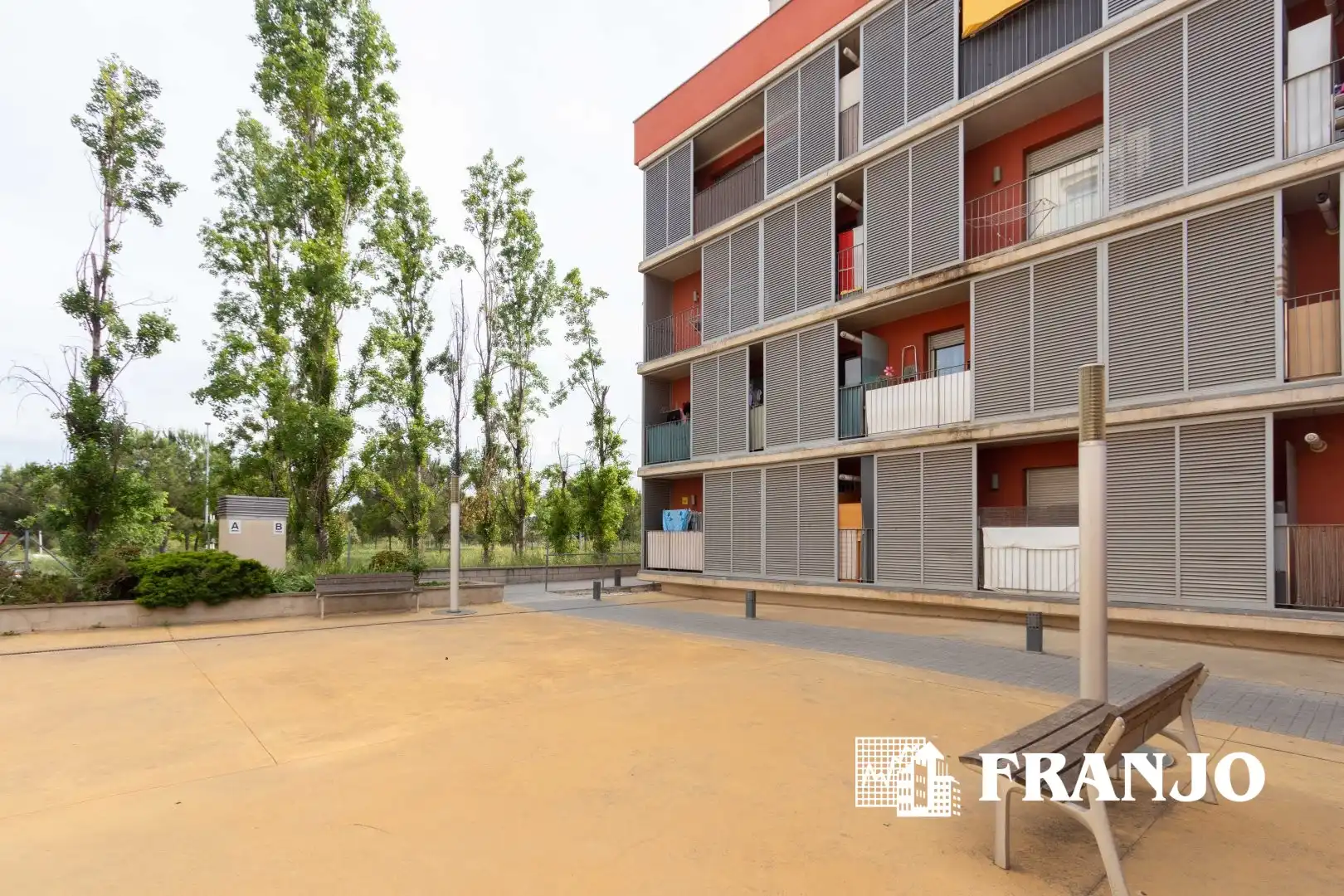 Vista exterior de Piso en venta en Barberà del Vallès con Aire acondicionado, Calefacción y Trastero