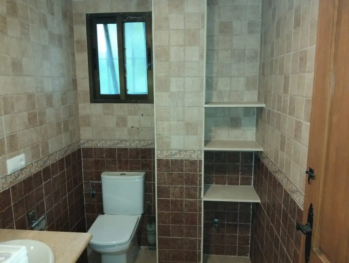 Bany de Casa o xalet en venda en Cáceres amb Aire condicionat, Jardí privat i Piscina