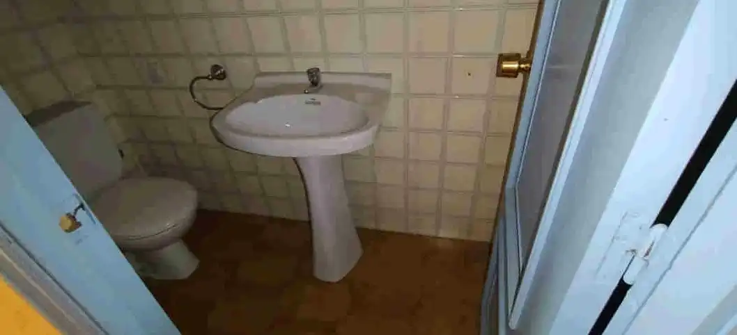 Badezimmer von Büro zum Verkauf in Ponferrada