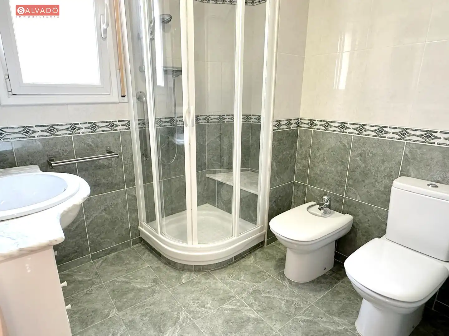 Baño de Casa o chalet en venta en El Vendrell con Calefacción, Jardín privado y Terraza