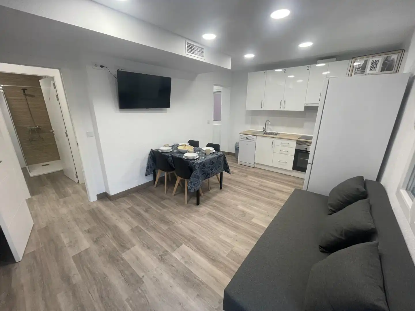 Kitchen of Flat for share in Cartagena  with Air Conditioner, Heating and Furnished