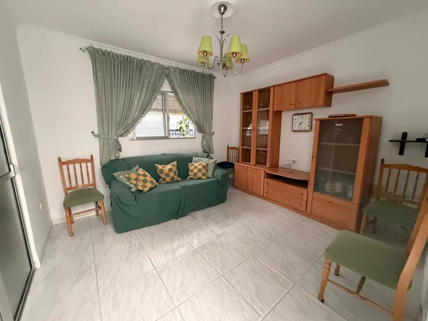 Sala d'estar de Casa o xalet en venda en Morón de la Frontera amb Terrassa i Balcó