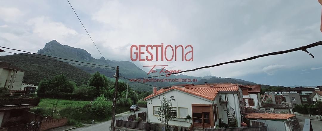 Vista exterior de Casa adosada en venda en Ramales de la Victoria amb Jardí privat, Terrassa i Balcó