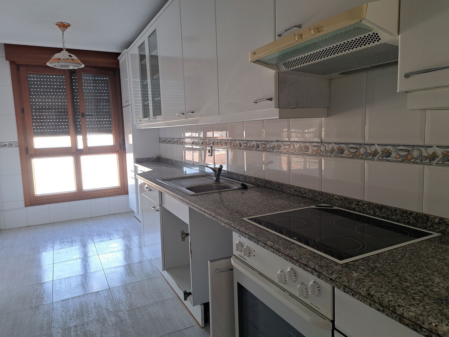 Cuina de Pis en venda en Gijón  amb Calefacció, Traster i Piscina