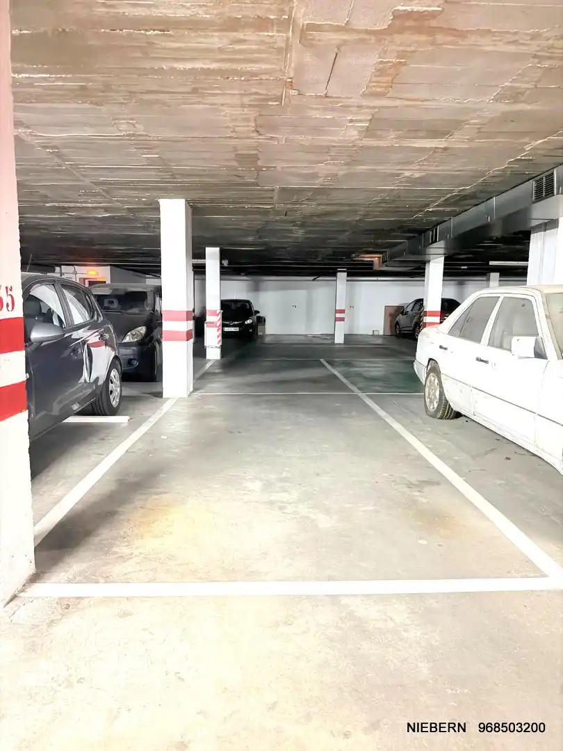 Flat with terrace to rent in Avenida de Venecia, imagen 49