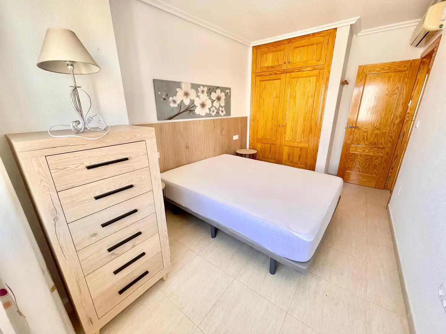 Dormitori de Apartament de lloguer en Los Alcázares amb Aire condicionat, Traster i Moblat