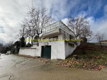 Vista exterior de Casa o xalet en venda en Alba de Tormes amb Piscina