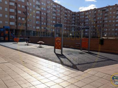 Vista exterior de Pis en venda en Cuenca Capital amb Calefacció, Jardí privat i Terrassa