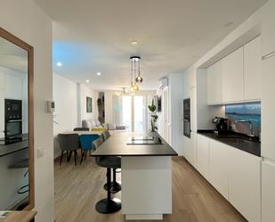 Cuina de Apartament de lloguer en Alcúdia amb Aire condicionat i Moblat