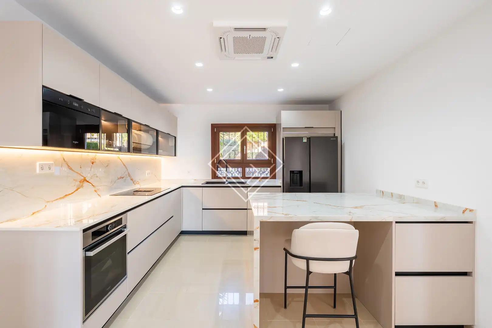 Chalet con piscina en venta en Milla de Oro, imagen 4