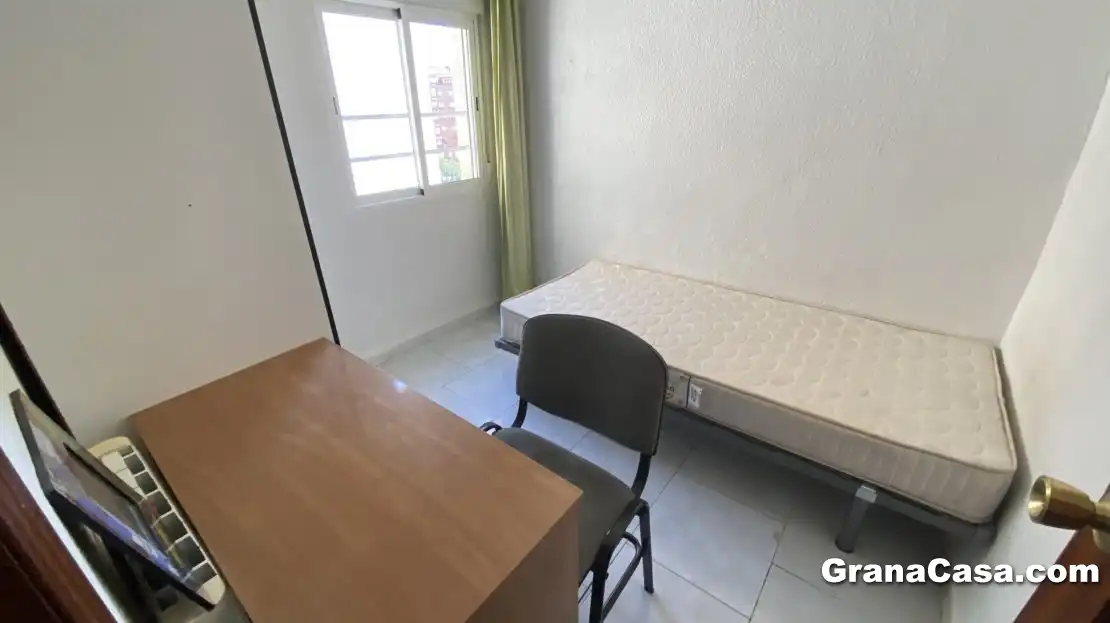 Schlafzimmer von Wohnung zur untervermieten in Granada mit Klimaanlage, Heizung und Möbliert